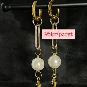 Örhängen guld - Dessa är i rostfritt stål samt koppar! Helt nya😍