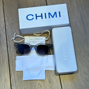 Chimi 04 - Chimi 04 - Skick: 9/10 nästan nya - Tillbehör: Allt og medföljer - Nypris ca 1600kr - Mitt pris 800kr - Closet de Luxe