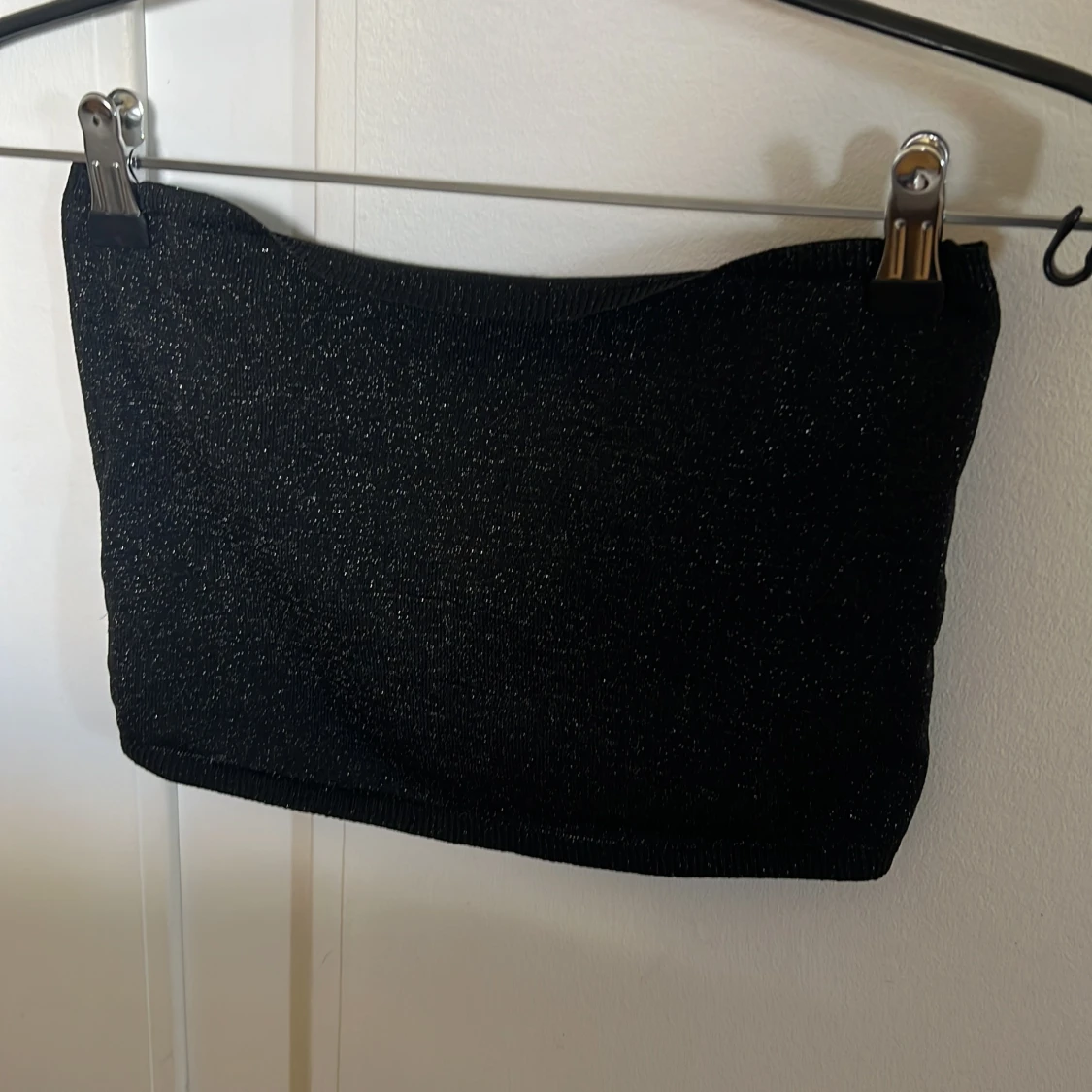 Svart glittrig tubtopp