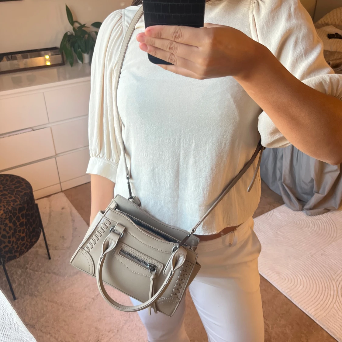 Beige axelväska med dragkedja - 2