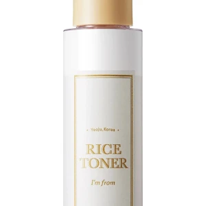 Rice Toner från I'm from - Jag säljer en Rice Toner från I'm from, en koreansk toner med risextrakt. Flaskan är elegant med en vit och guldig design. Perfekt för att återfukta och ge lyster till huden. Som ni ser på bilden är det inte mycket kvar men det är därför de billiga priset, tanken är att någon där ute av er ska kunna testa produkten för ett billigt pris och se om denna toner fungerar för er och gör den de kan man sedan beställa hela flaskan som finns på Lyko😍😍🍓🙌🏼