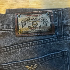 Armani jeans - Jätte fina jeans från Armani som inte passar mig längre. Dom har fina detaljer och är i storleken W33 L34. Kom gärna med prisförslag❤️❤️
