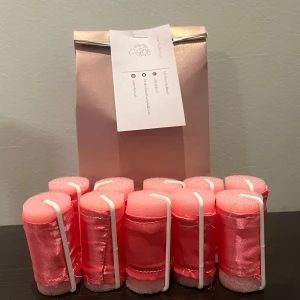 Heatless hår rullar - Ur snygga Heatless hårrullar som kommer i 10 pack,och ger en super snygg heatless blow out 🩷