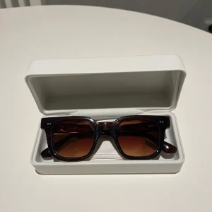 Chimi 04 Brown Large - Liten repa på kanten men inget som man lägger märke till 