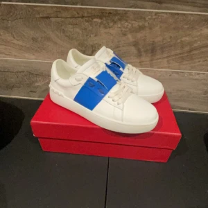 Valentino skor - Hej, säljer dessa valentino skor, hör av er vid intresse, pris kan diskuteras 