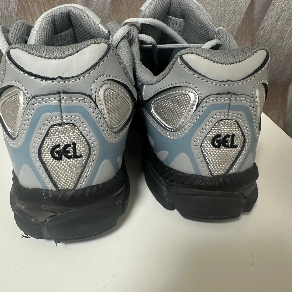 Grå Asics GEL sneakers med svarta sulor - 2