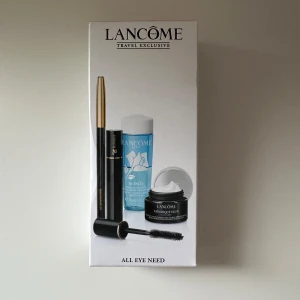 Lancôme All Eye Need Travel Set - Snyggt travel kit från Lancôme med svart Hypnôse mascara, svart Crayon Khôl eyeliner, samt ögonrengöring och ögonkräm. Perfekt för dig som vill ha allt till ögonen i ett set.