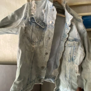 Ljusblå jeansjacka från Bik Bok S - Använd fåtal gånger