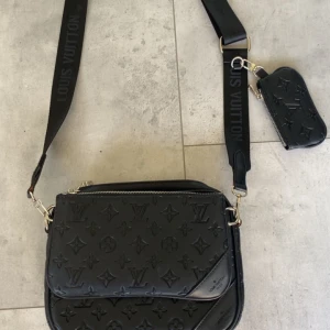 Liv trio väska  - Helt ny! Skick 10/10 postar dirket 😀 Dm för mer info 🤗