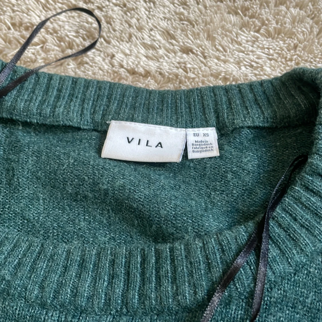 Mörkgrön stickad tröja från Vila - 2