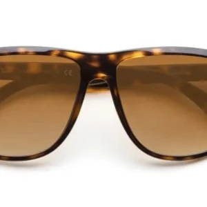 Ray-Ban boyfriends - Slutsålda på hemsidan, riktigt bra skick 8/10 Inga defekter bara använda fåtal gånger. Skicka pris förslag vid intresse! Kan skicka mer bilder!😃