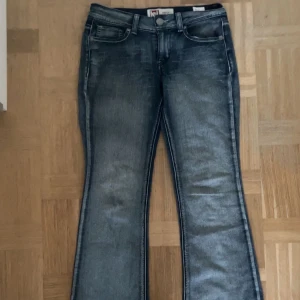 Lågmidjade bootcut jeans - Super snygga, aldrig använda