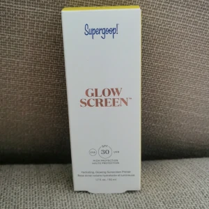 Supergoop Glow Screen solskydd med glow - Helt ny supergoop Glow Screen. Plomberad. Skyddar din hud samtidigt som den ger ett glow till ansiktet. Perfekt som en primer också under makeup SPF 30