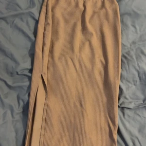 Brun kjol  - Säljer en brun kjol, knappt använd 🤎