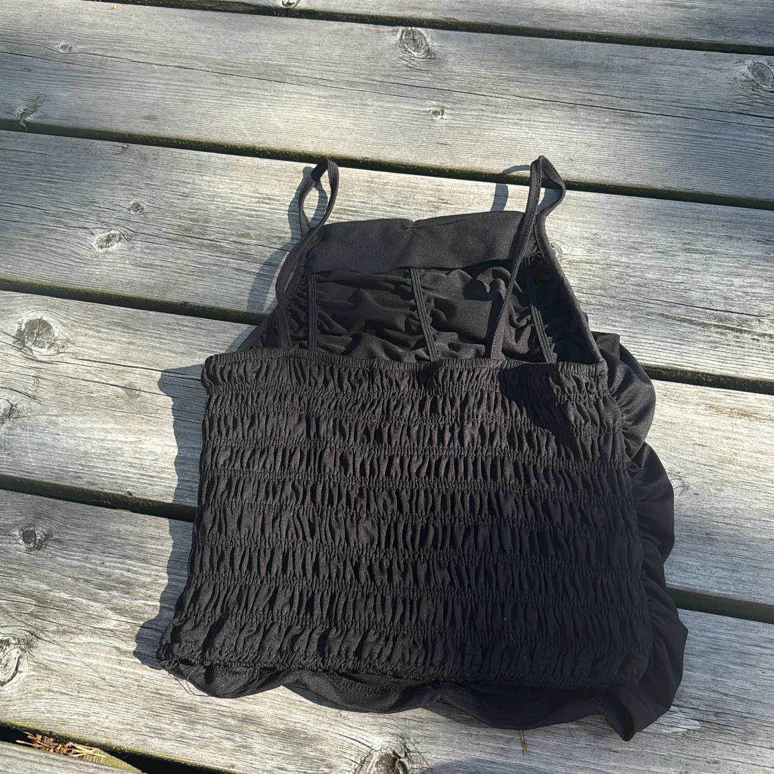 Svart ruched linnetopp med smala band - 1