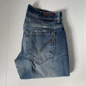 Dondup jeans  - Dondup jeans | storlek 30 | skick 10/10 | fraktar via PostNord eller Instabox på köparens bekostnad | hör av dig vid funderingar 