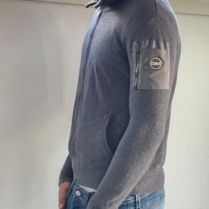 Colmar Kofta L - Colmar Kofta| Pris: 799kr| Storlek:L| Skick: 10/10| Hör av dig vid minsta lilla fundering eller fråga| 