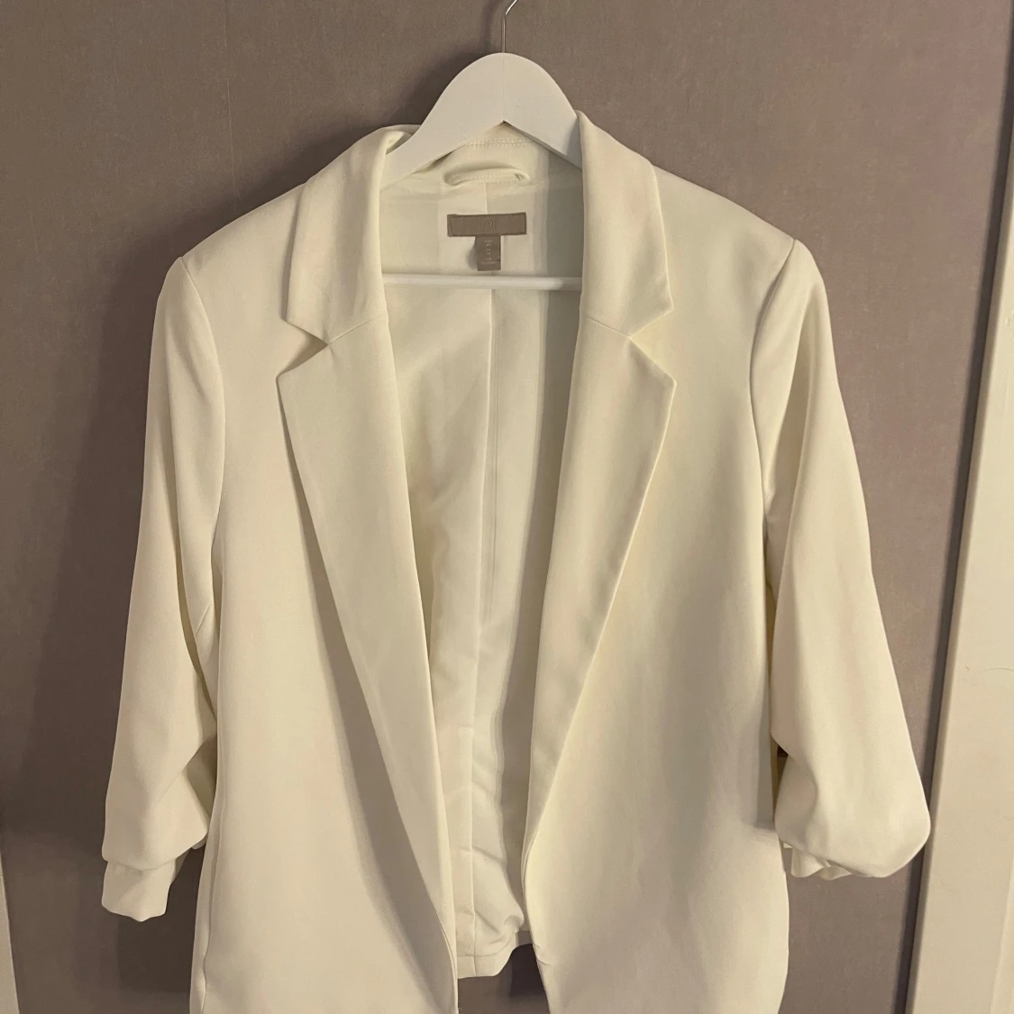 Vit kavaj med trekvartsärm från H&M