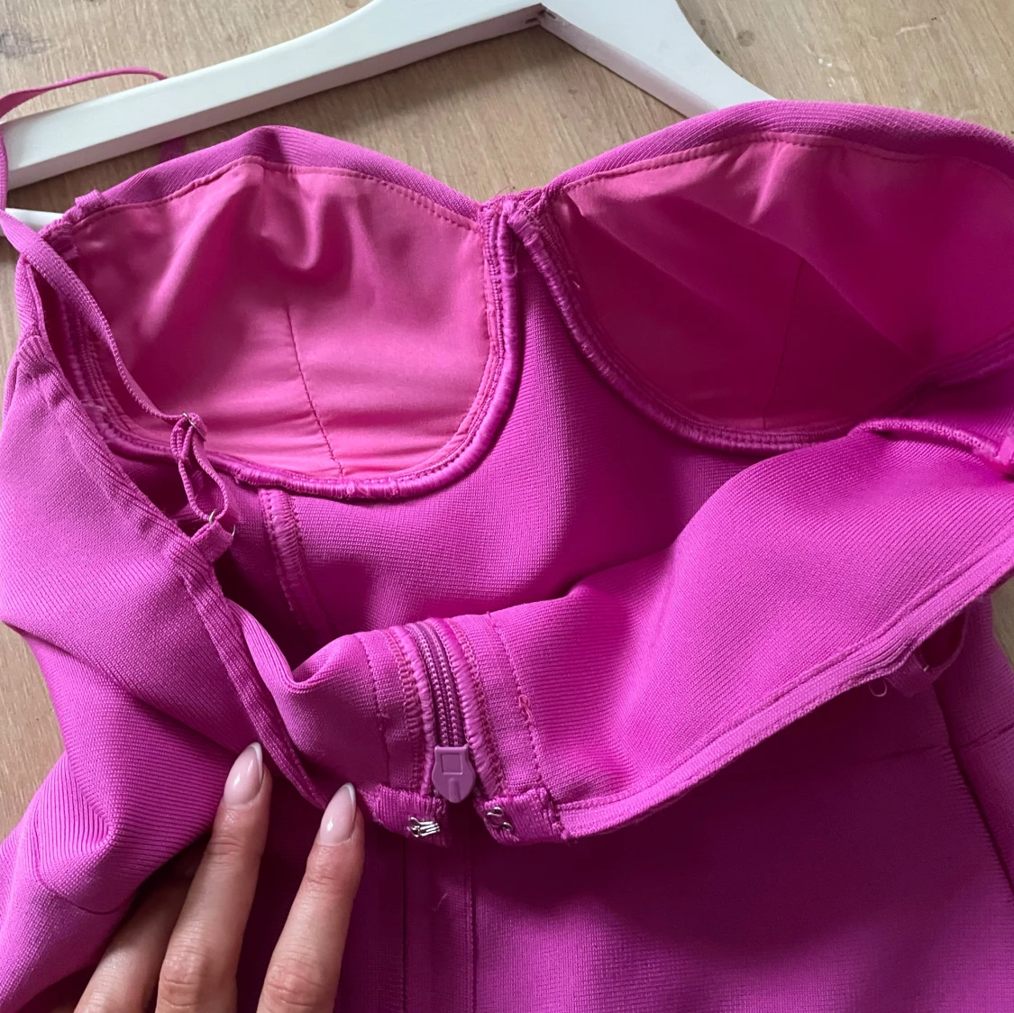 Rosa tight midiklänning med smala band - 4