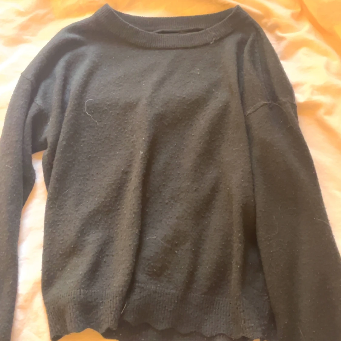 Svart stickad tröja med lång ärm - 1