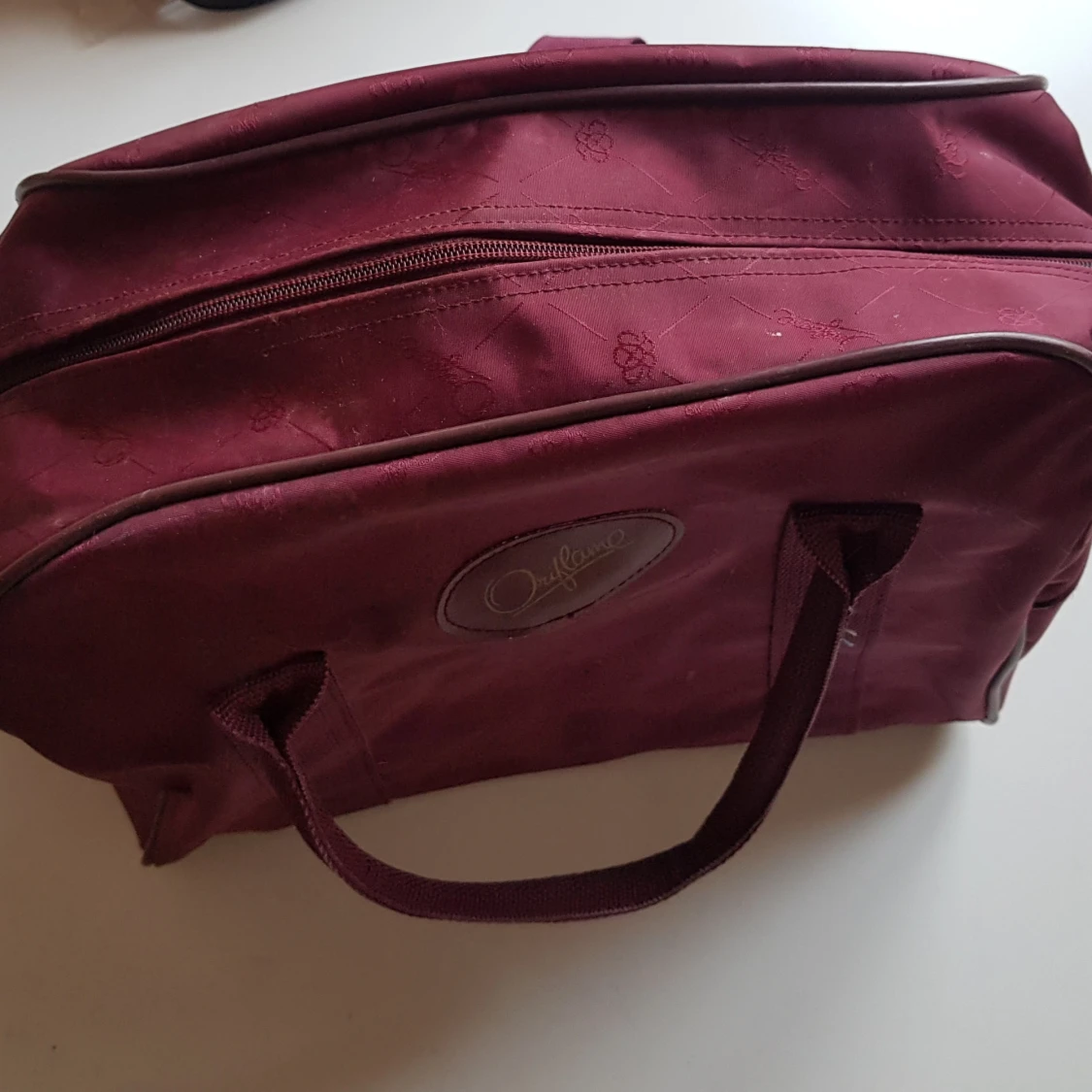 Vinröd axelväska från Oriflame - 2