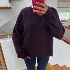 Softgoat boyfriend crew neck tröja  - Så snygg tröja från softgoat i färgen mullbery. Något noprig men övrigt i bra skick💕