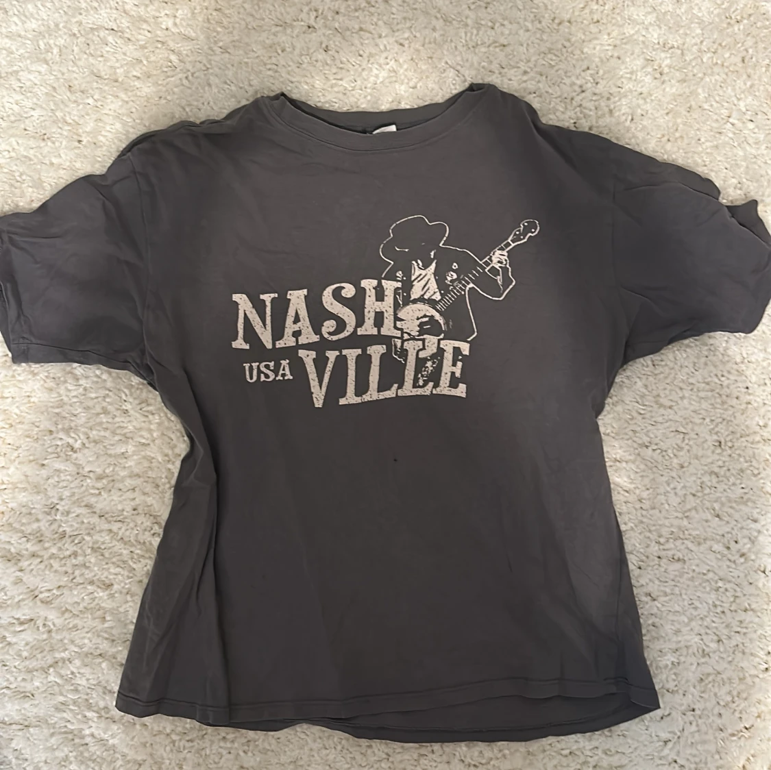 Grå Nashville t-shirt från H&M Divided