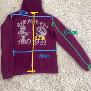 Aim for the moon - hoodie - En lila hoodie med dragkedja från 'AIM FOR THE MOON'💜