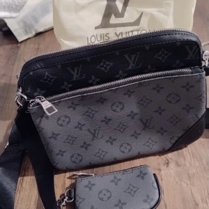 Svart västa helt ny  - Ingen storlek 