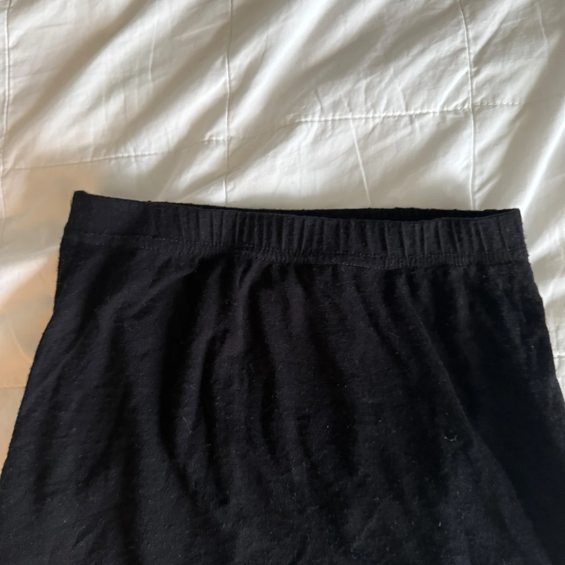 Svart kortkjol från Boohoo - 1