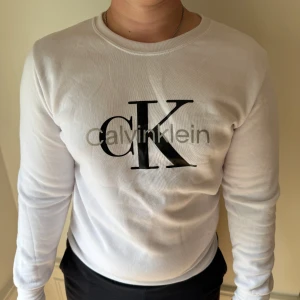 Ck tröja  - Mjuk och basic tröja från ck!