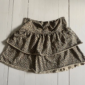 Leopardkjol - Jättesöt leopard-minikjol från hm! Inga defekter och är knappt använd, säljer då den inte är min stil🩷 Den är i storlek 170 vilket motsvarar en xs/s                 PRISET KAN DISKUTERAS 