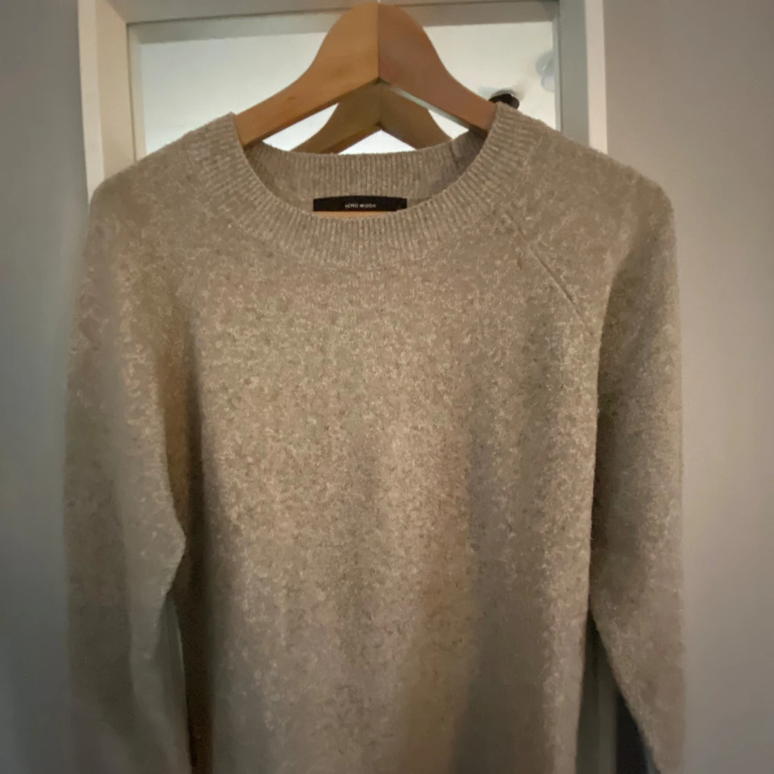 Beige stickad tröja från Vero Moda