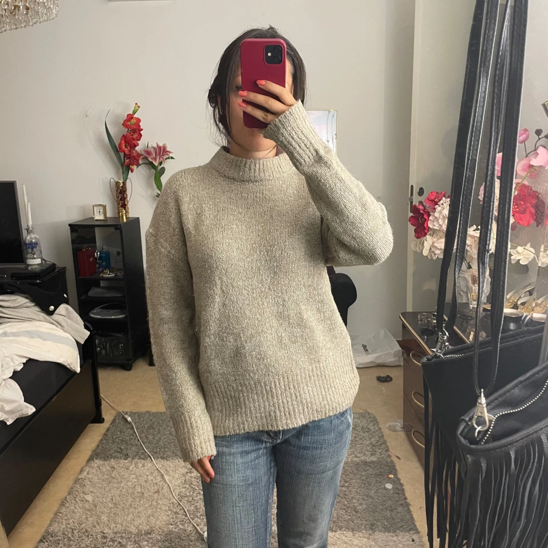 Beige stickad tröja med hög krage