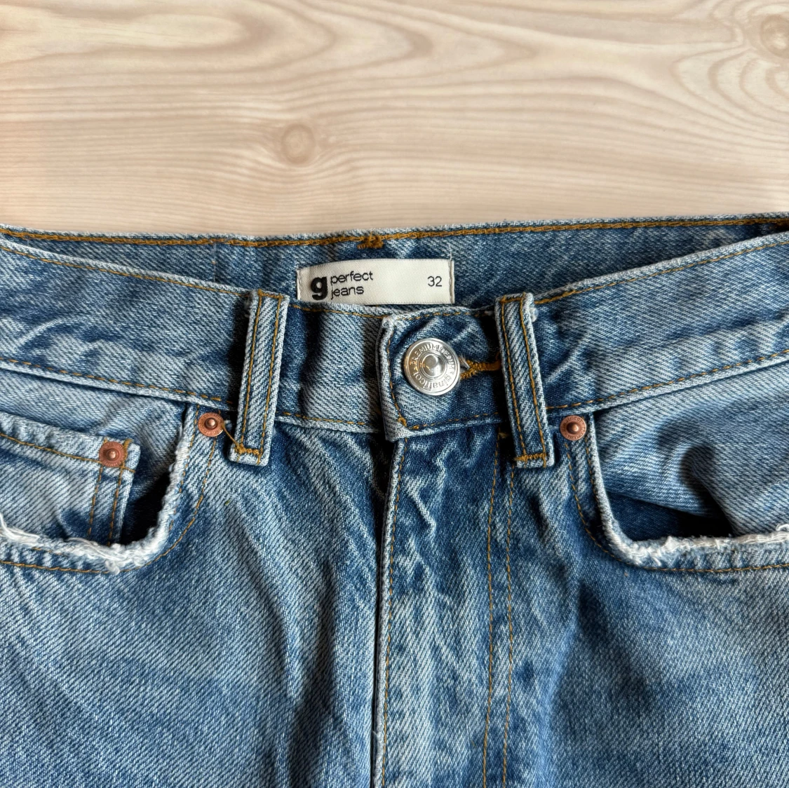 Blå straight jeans från ginatricot  - 3