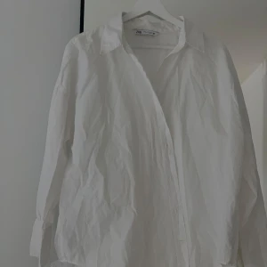 Skjorta  - Skjorta från Zara, storlek xl 🤍