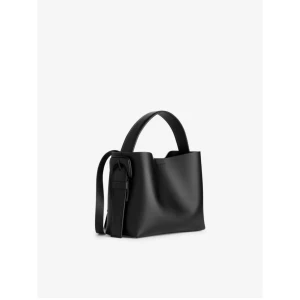 Söt väska från arket  - Säljer min skit söta lilla svarta väska från arket. Köpt förra året, men fortfarande i fantastiskt skick! Samma storlek som den rosa väskan på sista bilden🥰