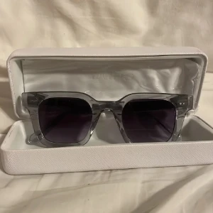 Chimi 04 - Riktigt snygga chimi 04 i färgen Grey. Sparsamt använda. Tveka inte med att fråga!