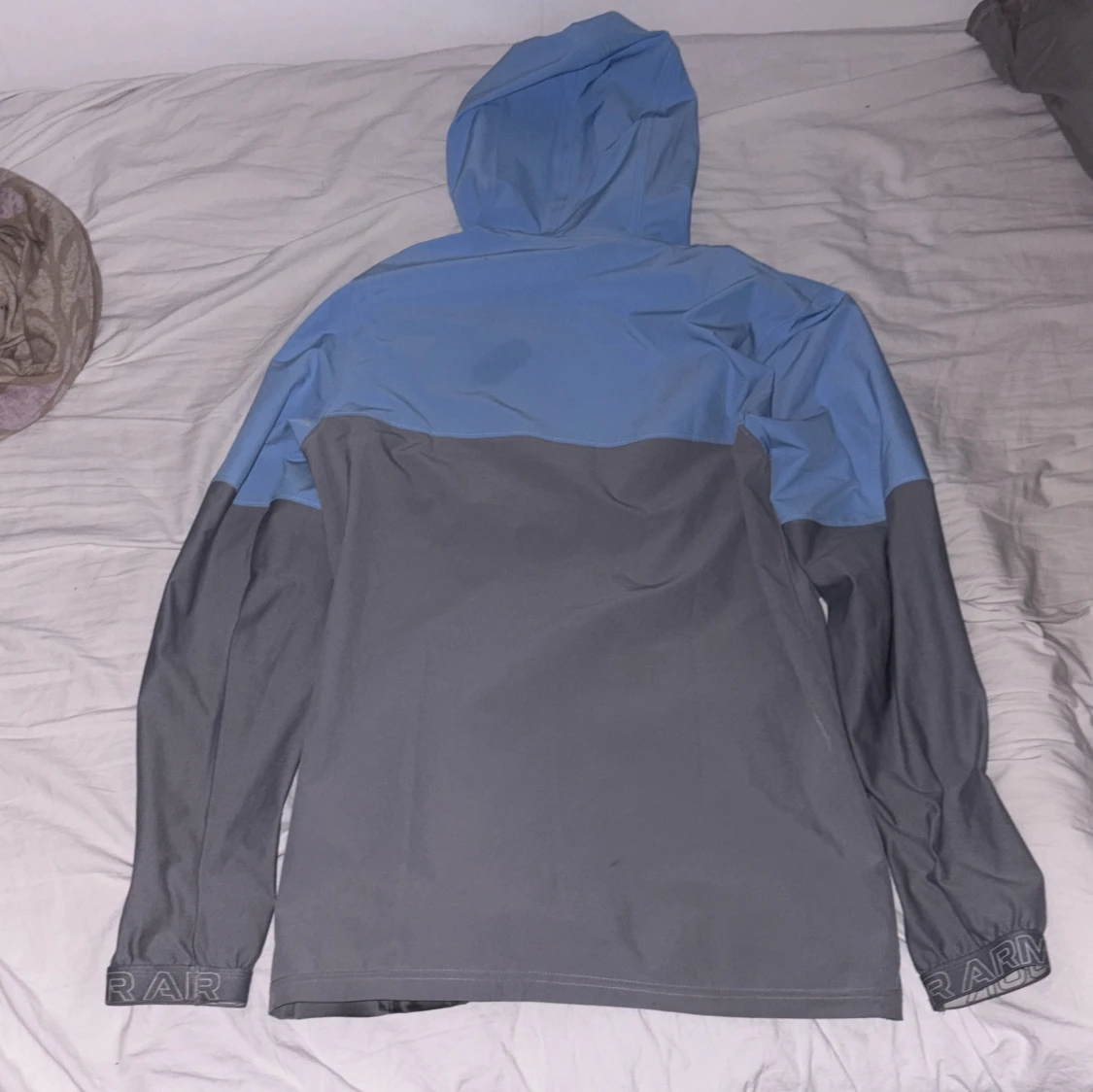 Blå och grå vindjacka från Under Armour - 1