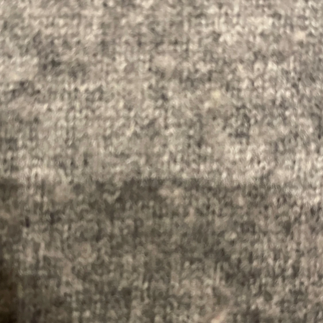 Grå kashmir hoodie från Sayless - 2