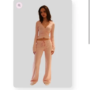 Rosa set  - Rosa mjukis set från Yamz med byxor och topp. Nypris 529kr. Endast testat 