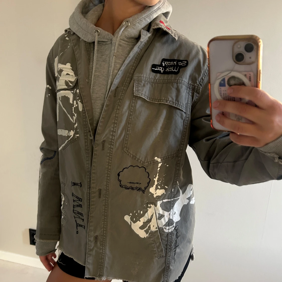 Militärgrön jacka med tryck  - 1