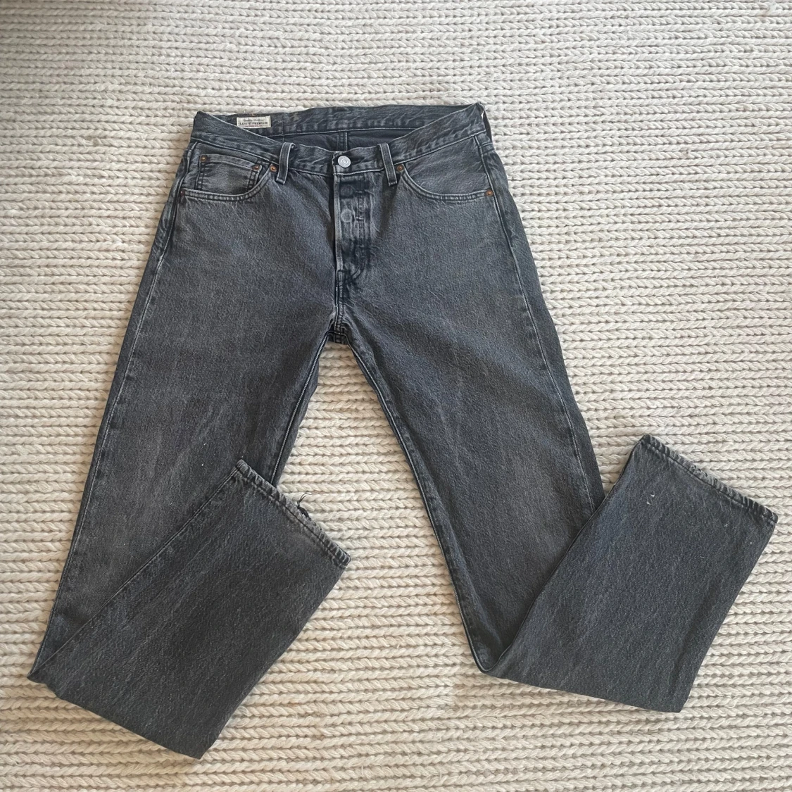 Levi's 501 svarta raka jeans W30 L32 - 1