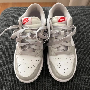 Nike Dunk Low  - Nike Dunk Low. Köpa på Vinted men passade tyvärr inte