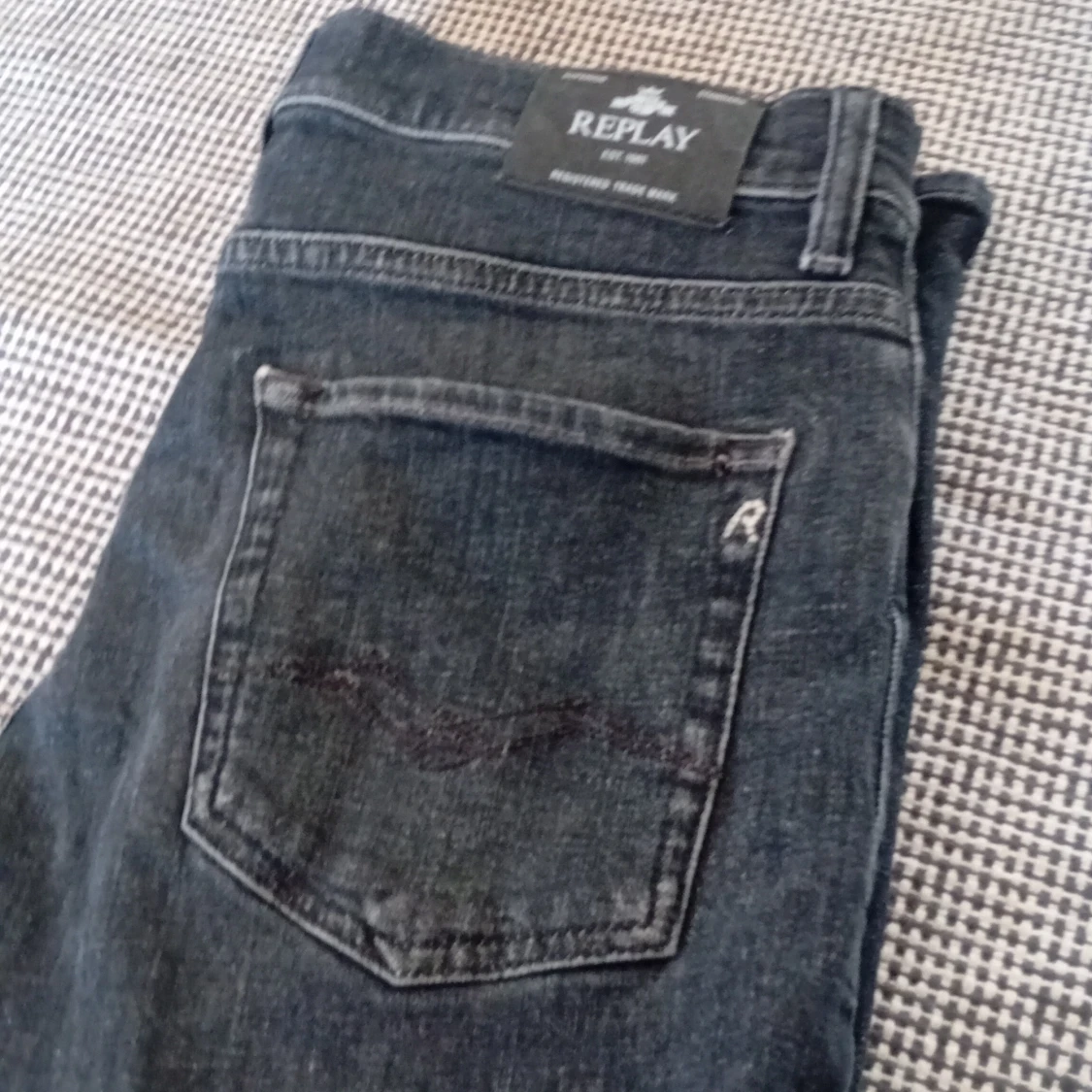 Mörkgrå jeans från Replay - 2