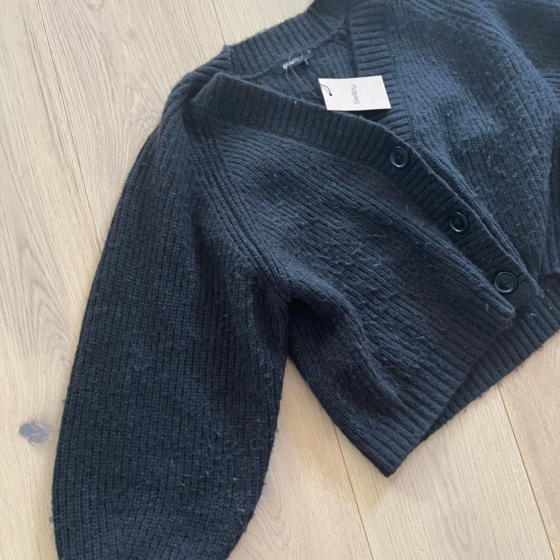 Svart stickad kofta från Gina tricot - 2