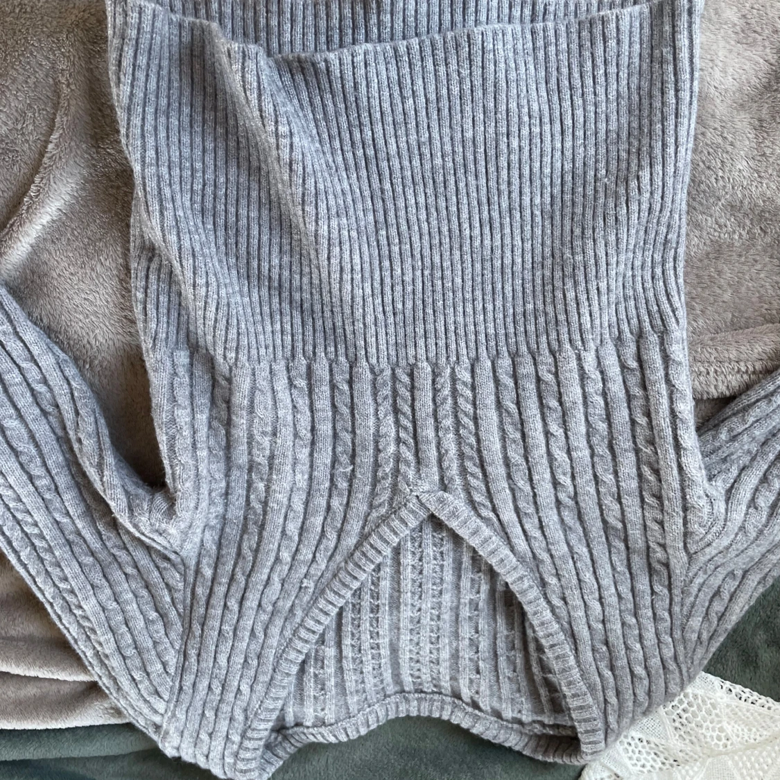 Grå ribbad tröja - 1