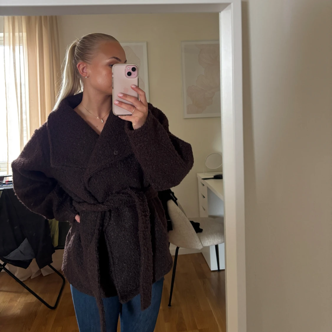 Brun teddyjacka med bälte