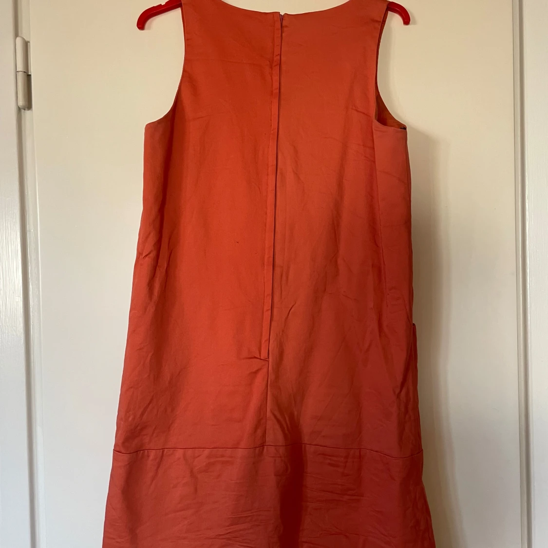 Orange ärmlös klänning från Dorothy Perkins. Prima skick. - 1