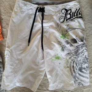 Billabong och peak performance badshorts - Säljer två par badshorts, peak performance och Billabong